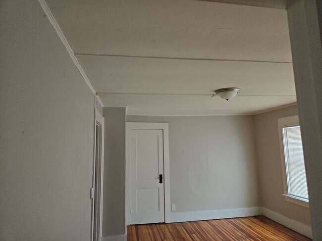 Building Photo - 345 Melville St