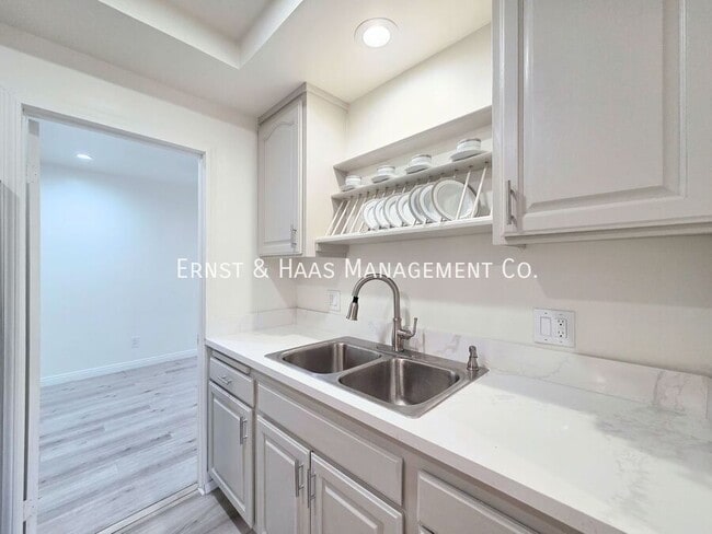 Building Photo - 1084 Walnut Ave