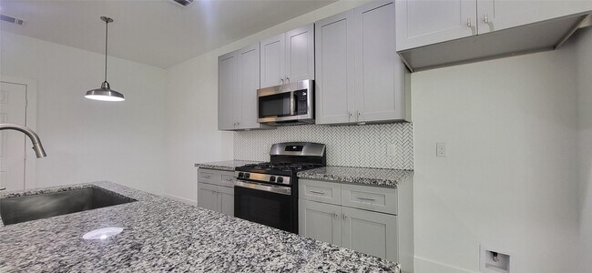 Building Photo - 8308 Prairie View Dr