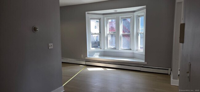 Building Photo - 306 Sigourney St