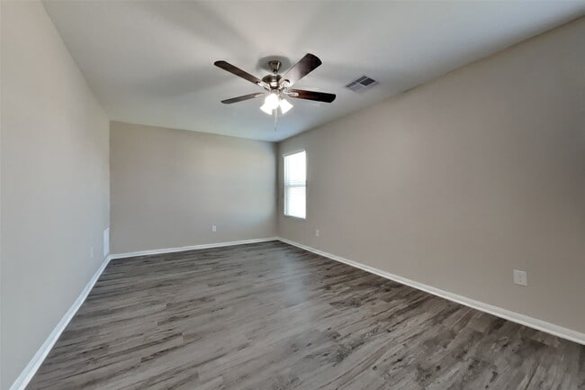 Building Photo - 16758 N Rail Dr