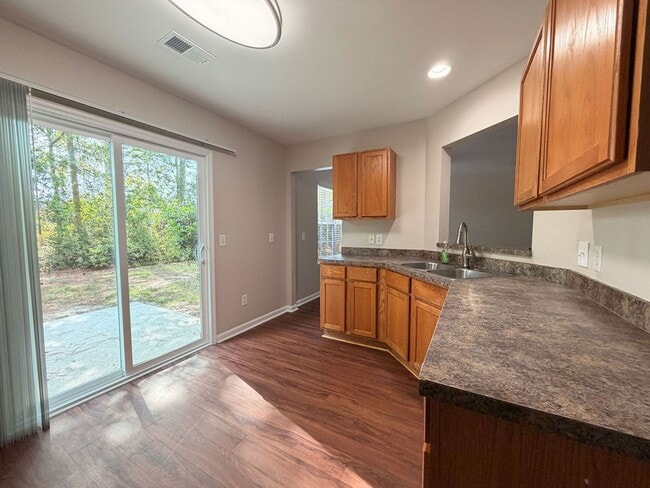 Building Photo - Available now. Beautiful, FULLY REMODELED 3 BR/2.5 BA Home in Tanner Plantation!