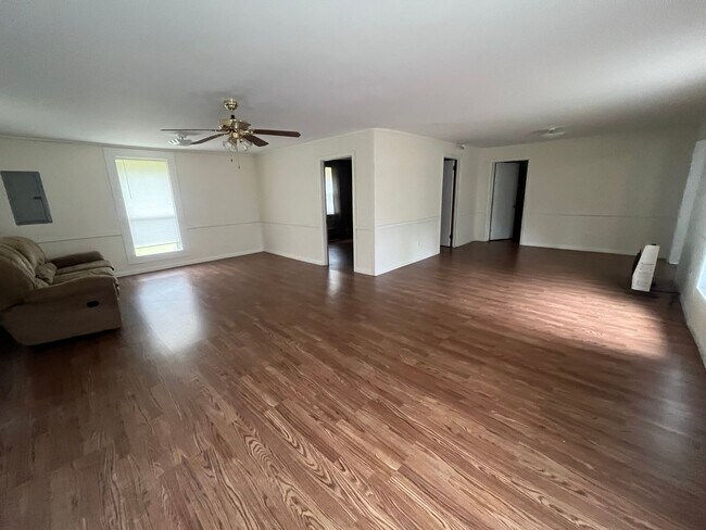 Building Photo - 255 Peachtree Dr