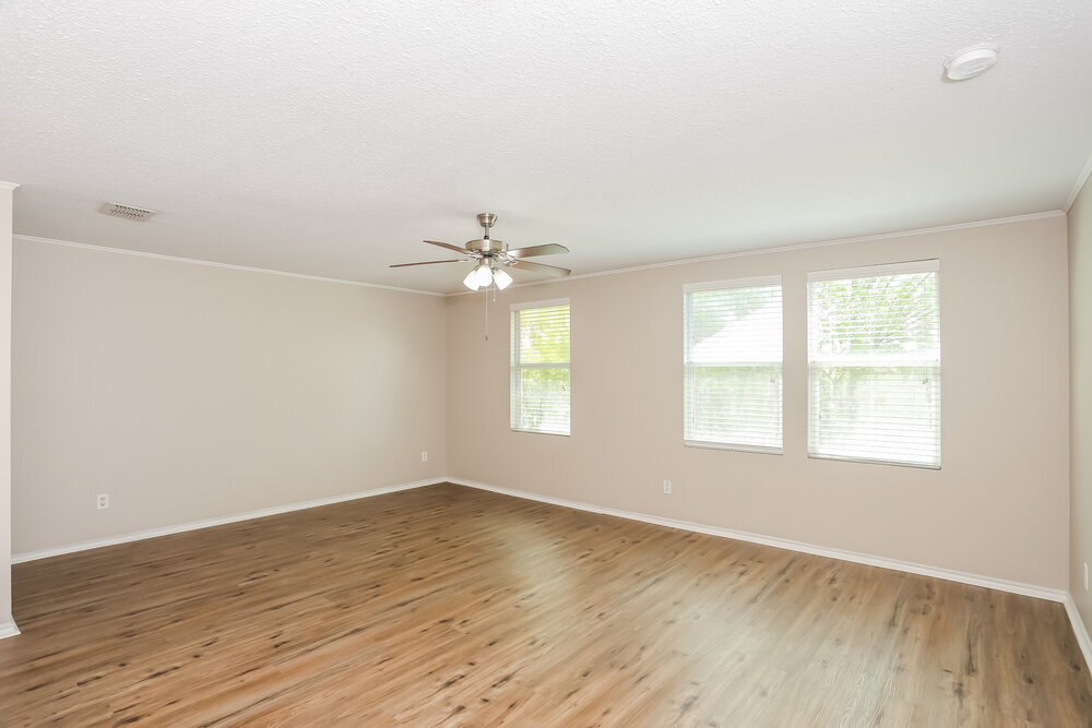 Building Photo - 2044 W Grove Ln