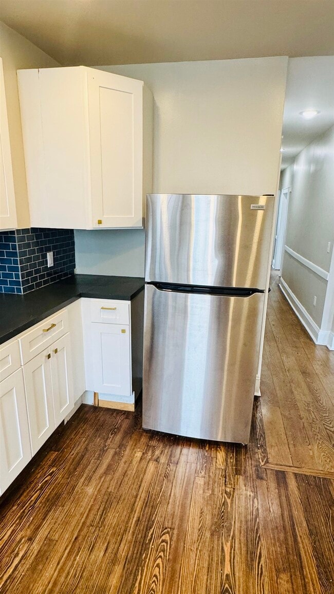 Building Photo - 682 Summit Ave