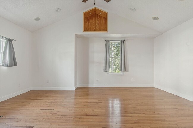 Building Photo - Charming 3Bed/2Bath Home Minutes from Fort Drum | Pet Friendly | Garage + Spacious Yard