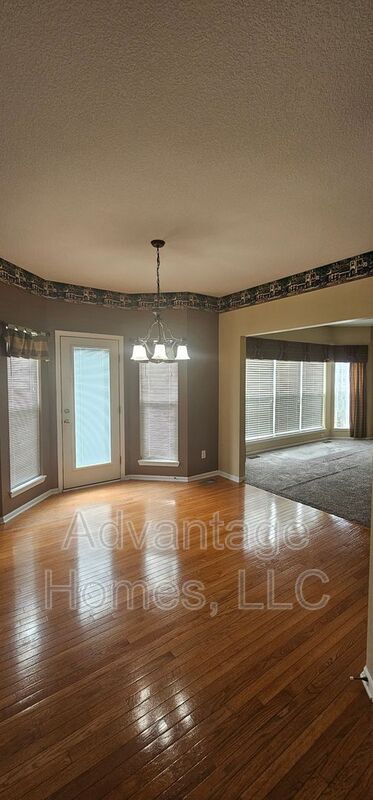 Building Photo - 809 Midjay Dr