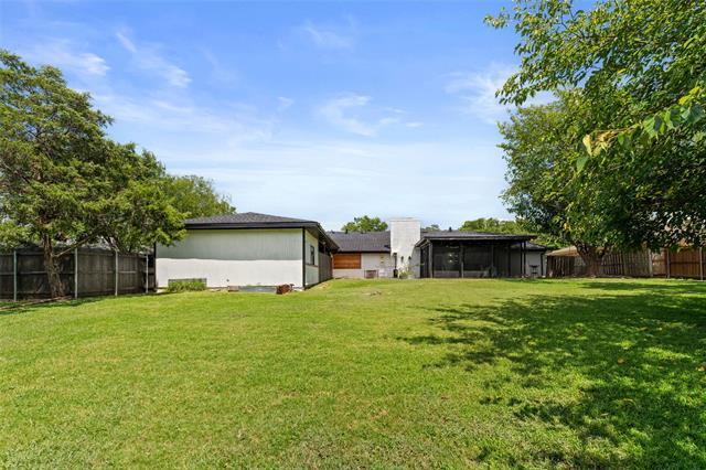 Building Photo - 1403 Carriage Ln