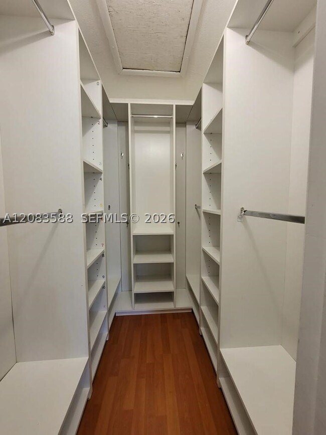 Building Photo - 10581 SW 155th Ct