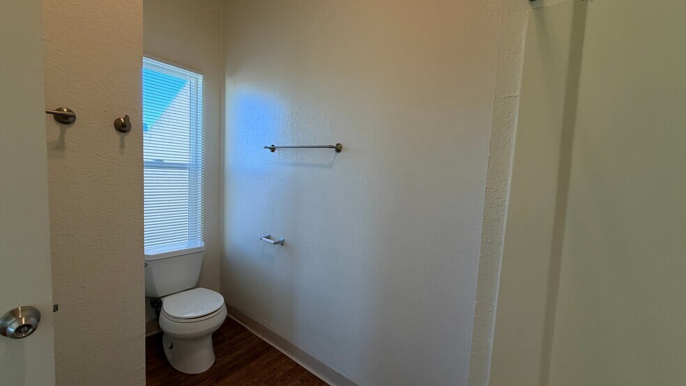 Building Photo - 5027 Guava Ave