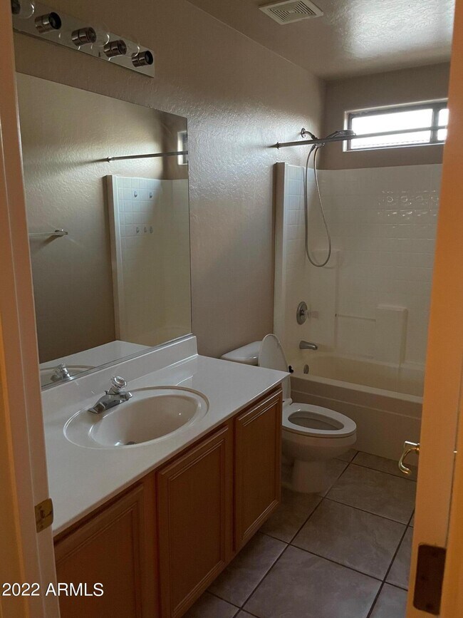 Building Photo - 112 W Mahogany Pl