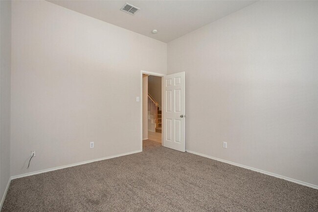 Building Photo - 6000 Stirrup Iron Dr