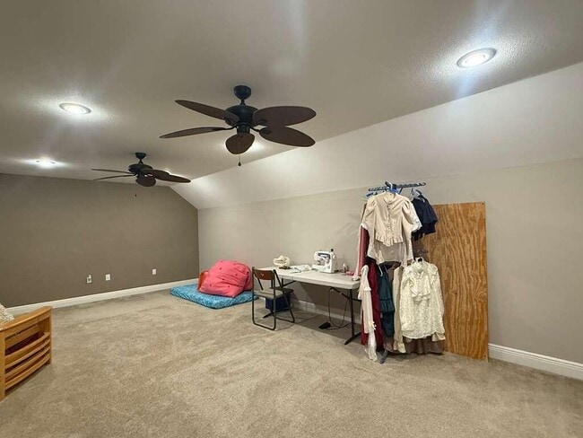 Building Photo - 703 Nutmeg Ave