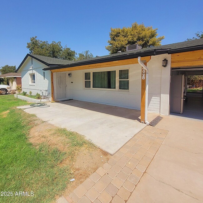 Building Photo - 4028 E Edgemont Ave