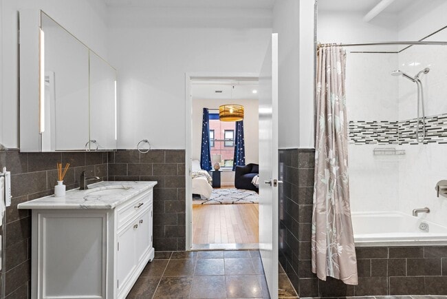 Building Photo - 234 10th St