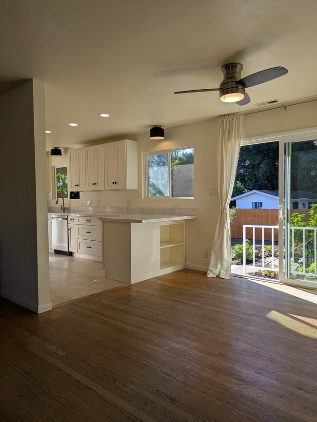 Building Photo - 938 Tiger Tail Rd