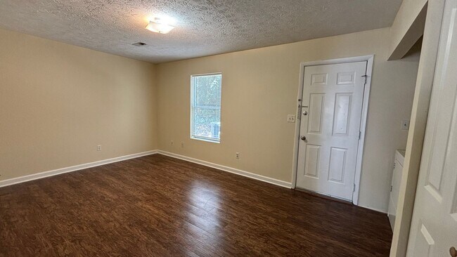 Building Photo - 133 Clover Valley Cir