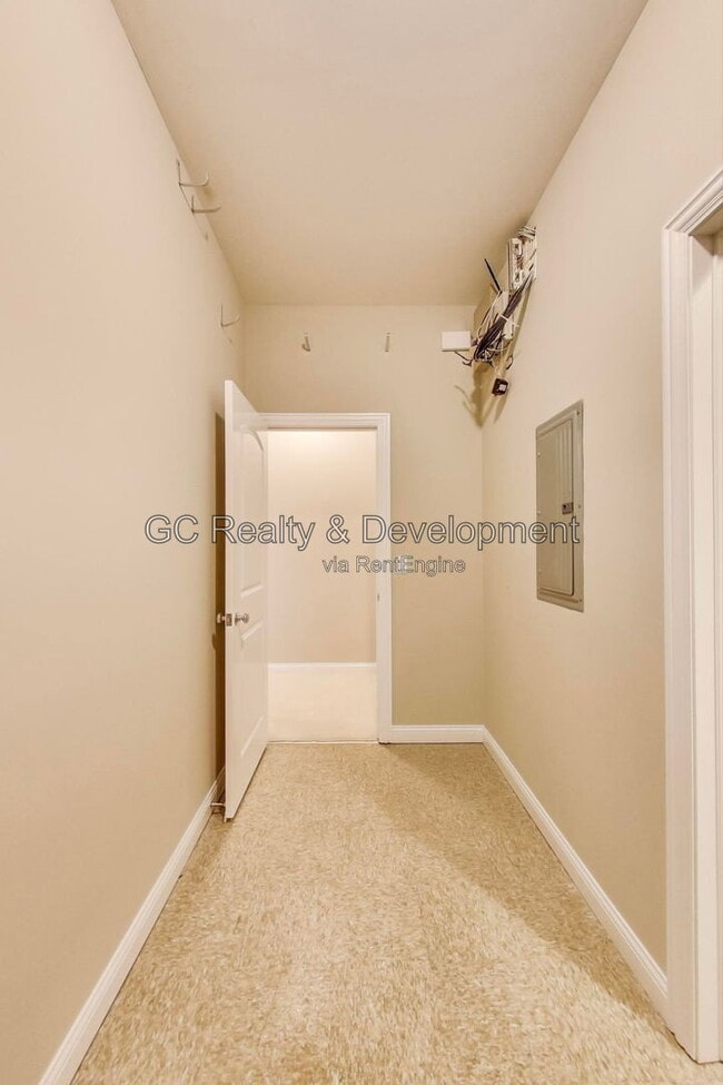 Building Photo - 4610 N Ashland Ave