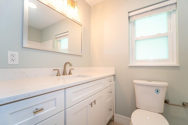 Building Photo - 22 1/2 Fancher Ct