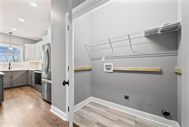 Building Photo - Pet Friendly Four Bedroom!