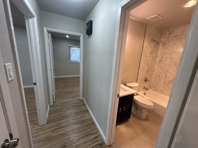 Building Photo - 1149 Midway Dr