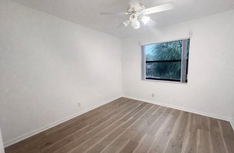 Building Photo - 3950 Cocoplum Cir