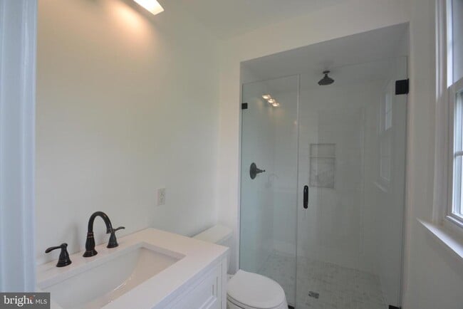 Building Photo - 1436 E Lamplighter Ln