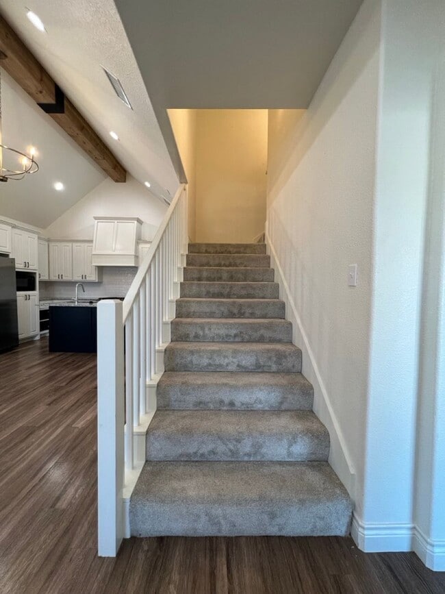 Building Photo - Easy Living with AMRR: Beautiful 4-Bedroom Home Near HEB