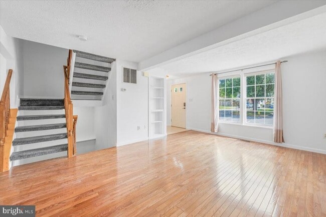 Building Photo - 1542 St Lawrence Ct