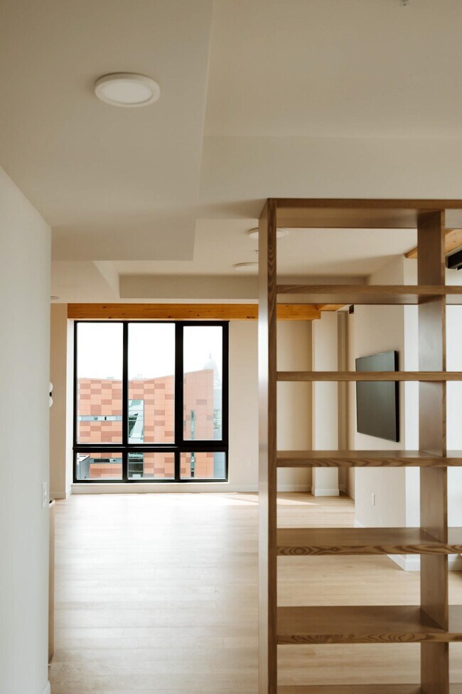 Building Photo - 10 S Paterson St