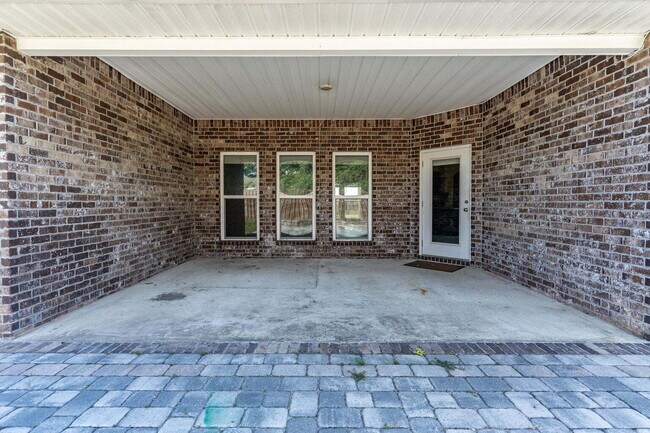 Building Photo - 303 Merlin Ct