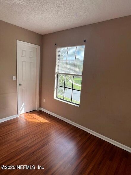 Building Photo - 3811 English Colony Dr N
