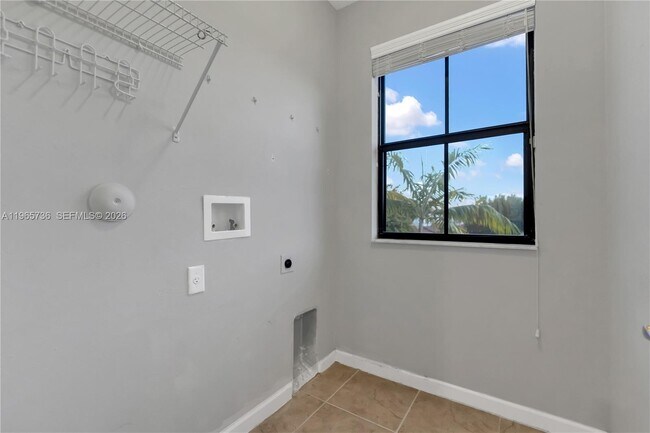 Building Photo - 3401 SE 5th St