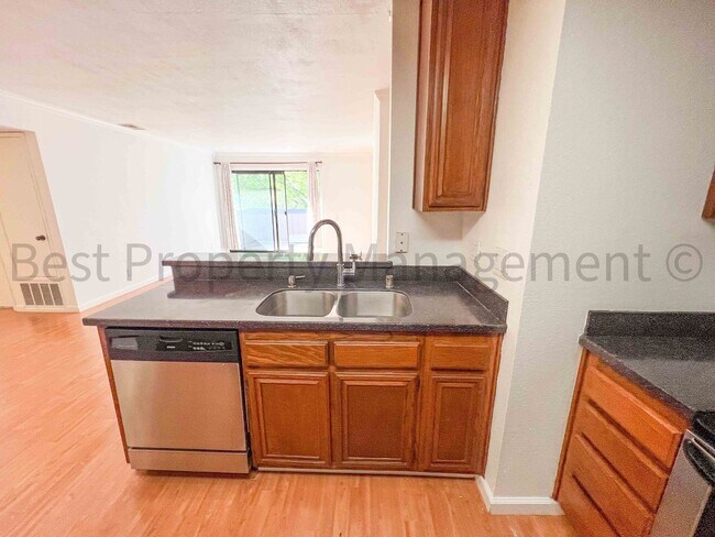 Building Photo - Perfect Shape Warm Springs Condo next to J...
