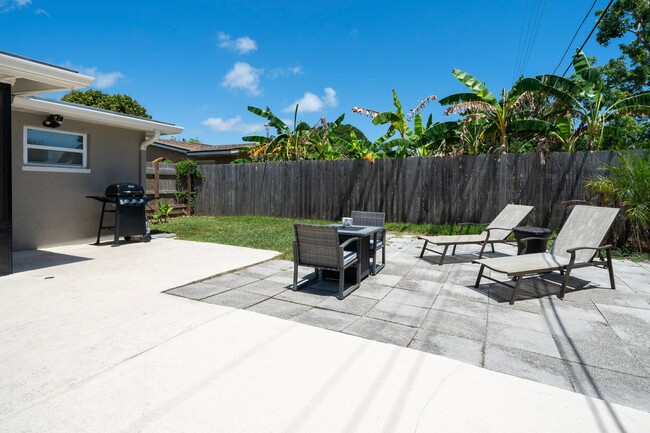 Building Photo - Fully Furnished 3 Bedroom Pool Home w/ fen...