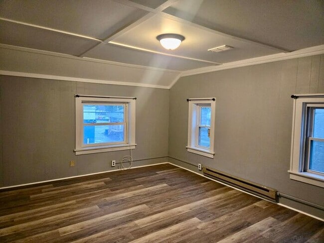 Building Photo - 2nd Floor 1 bedroom Apartment Niles