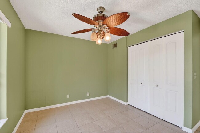 Building Photo - 812 Sky Pine Way