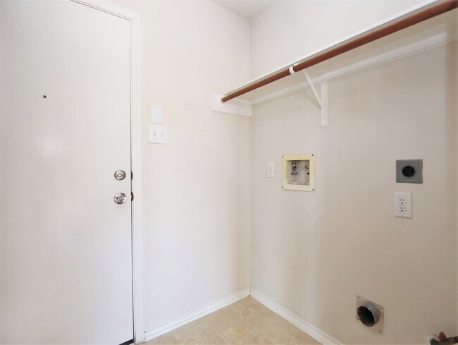 Building Photo - 9618 Ravens Nest Ct