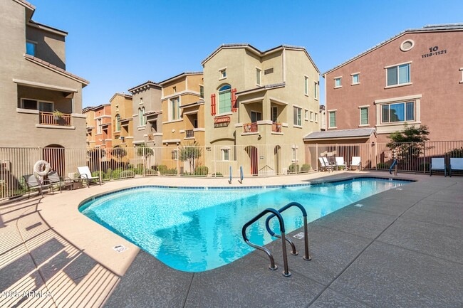 Building Photo - 240 W Juniper Ave