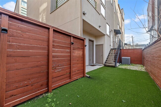 Building Photo - 2417 Charleston St