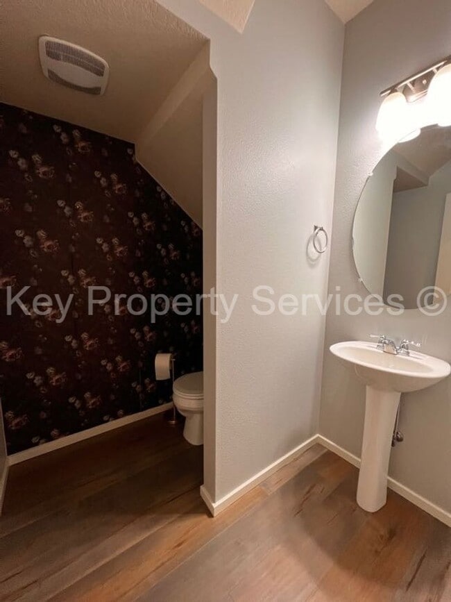 Building Photo - *MOVE IN SPECIAL!* Stunning Hazel Dell Two-Story with High End Appliances