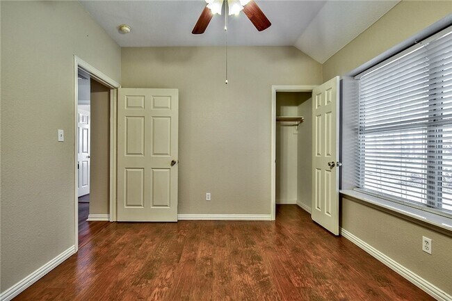 Building Photo - 4424 Maple Shade Ave