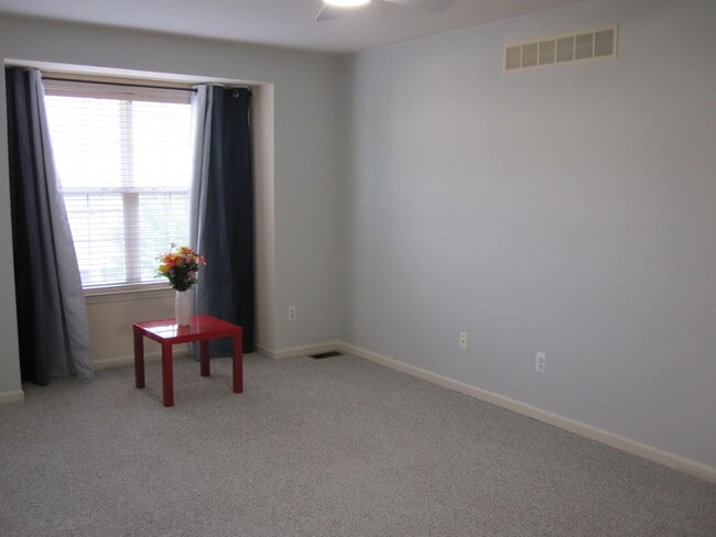 Building Photo - 2806 Barclay Wy