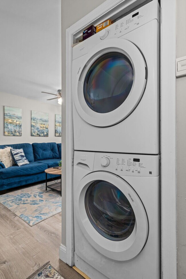 Building Photo - 6620-22 Wise Ave