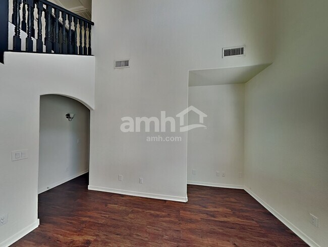 Building Photo - 138 E Calle Del Rondador