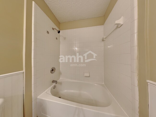 Building Photo - 2120 Pebble Creek Ln