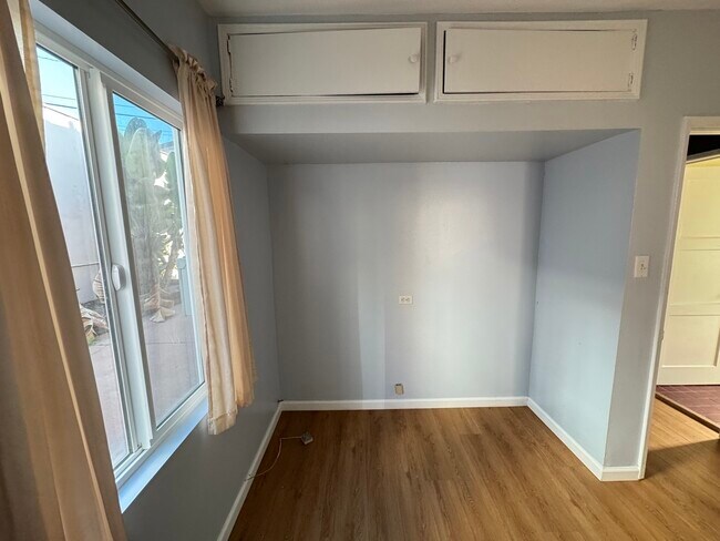 Building Photo - 9217 Alcott St