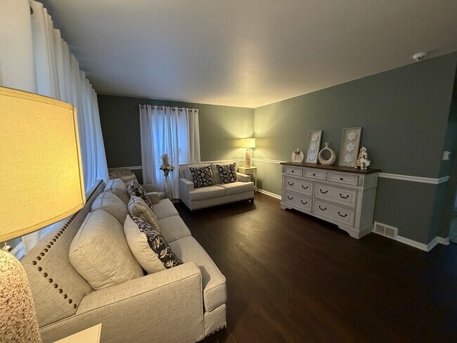 Building Photo - 202 Hickory Rd