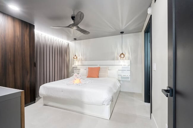 Building Photo - 8743 Thomas Dr