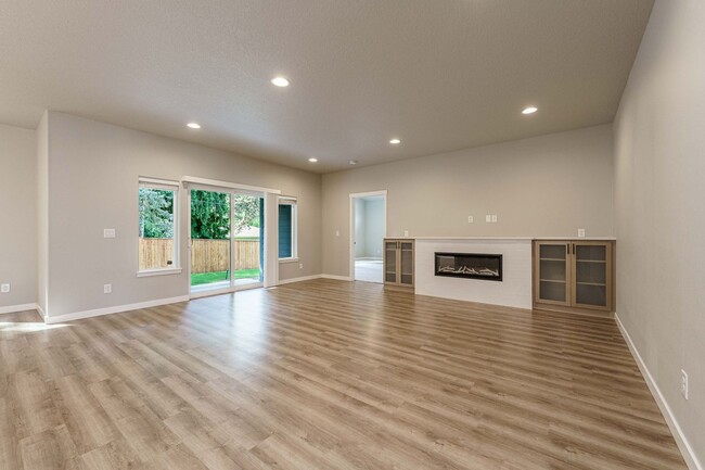 Building Photo - Spacious 4BR Modern Retreat and Luxury Liv...